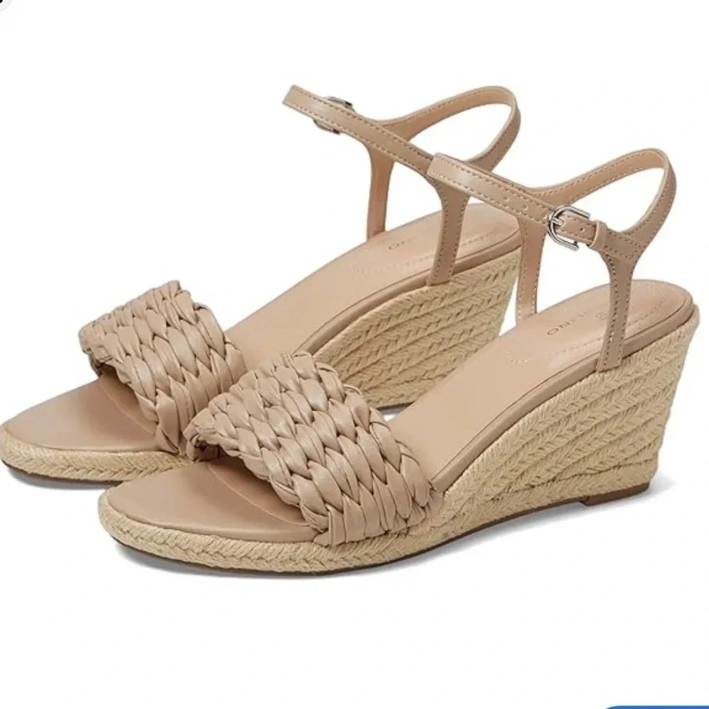 Bandolino Jingle 3 Espadrille Wedge Sandal Size 9.5 in Warm Sand